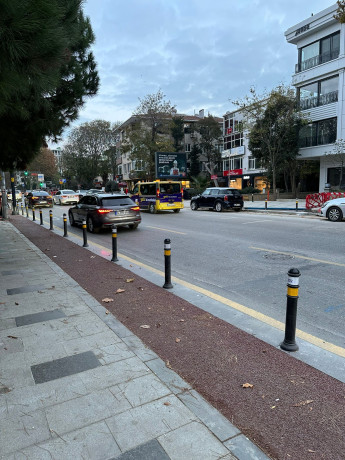 Stalp metalic, inaltime 75cm, negru, flansa de prindere pe beton mascata