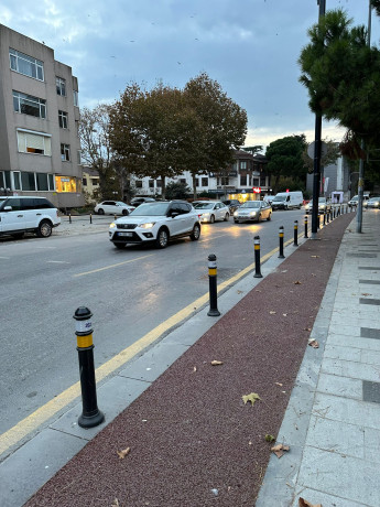 Stalp metalic, inaltime 75cm, negru, flansa de prindere pe beton mascata