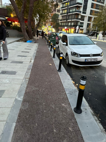 Stalp metalic, inaltime 75cm, negru, flansa de prindere pe beton mascata