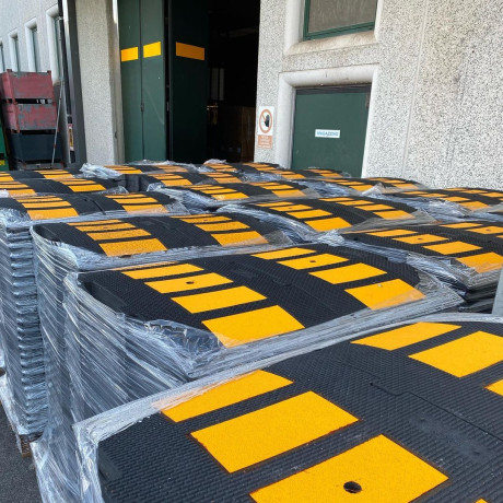 Limitator de viteza din PVC, lungime 50cm, latime 90cm si inaltime 5cm