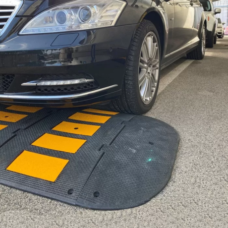 Capac limitator de viteza din PVC, lungime 30cm, latime 90cm si inaltime 5cm