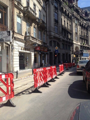 Gard Cu Panou Semnalizare Lucrari Si Ocolire Stanga, 12,5 kg. Rosu