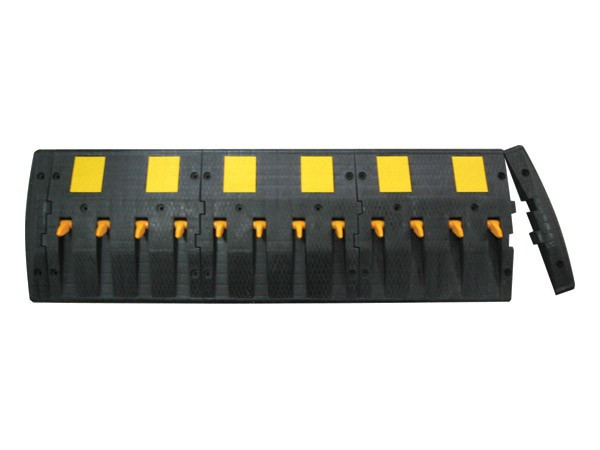 Limitator de viteza cu tepi metalici, pentru sens unic