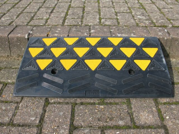 Rampa Bordura Cauciuc, inaltime 10cm, rezistente la tonaj mare