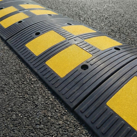 Limitator de viteza din cauciuc, inaltime 4cm, limitare 30km, cod 12110