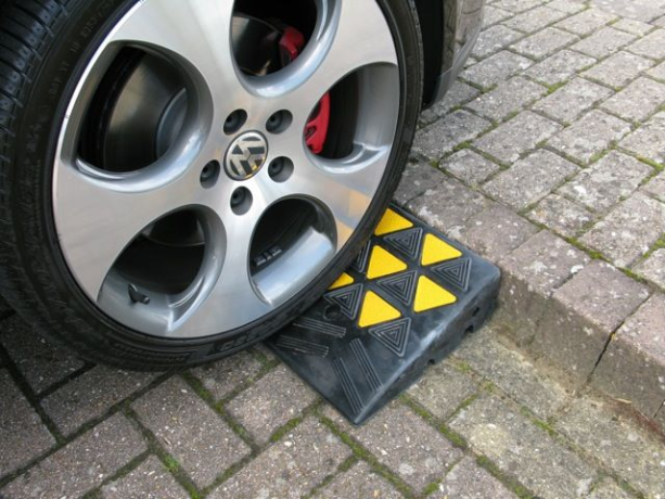 SET Rampe pentru bordura, inaltime 15cm, rezistente la tonaj mare