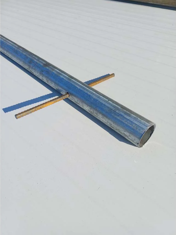 Stalp metalic, inaltime 3 metri, Ø 4.8 cm, ideal pentru oglinzi si indicatoare rutiere
