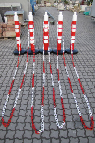 Stalp mobil cu 4 benzi reflectorizante, inaltime 1.20m, baza umpluta cu pietris, greutate 12kg