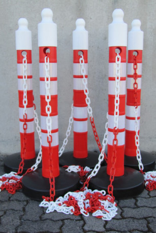 Stalp mobil cu 4 benzi reflectorizante, inaltime 1.20m, baza umpluta cu pietris, greutate 12kg