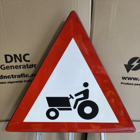 Masini si utilaje agricole, Indicator rutier | Semn de circulatie