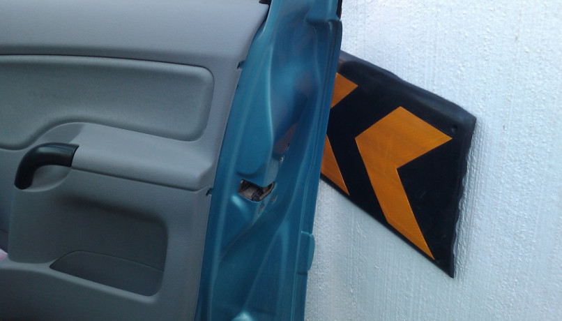 Panou protectie perete parcare, dimensiuni 80x22cm