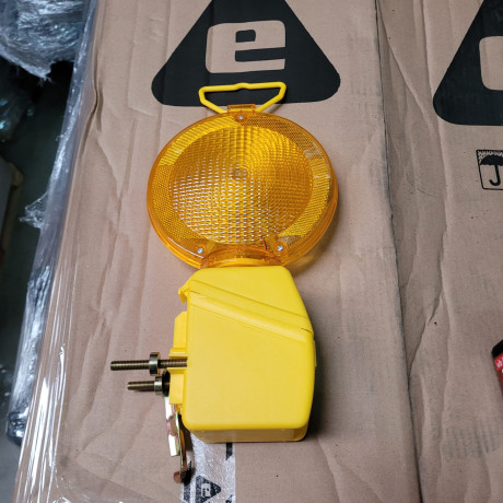 Lampa Semnalizare Rutiera, lumină intermitentă galbenă, CU BATERIE INCLUSĂ