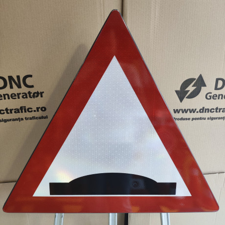 Denivelari pentru limitarea vitezei, Indicator rutier | Semn de circulatie