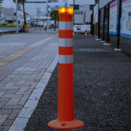 Lampă semnalizare solară, prindere stâlpi cauciuc, lumină galbenă