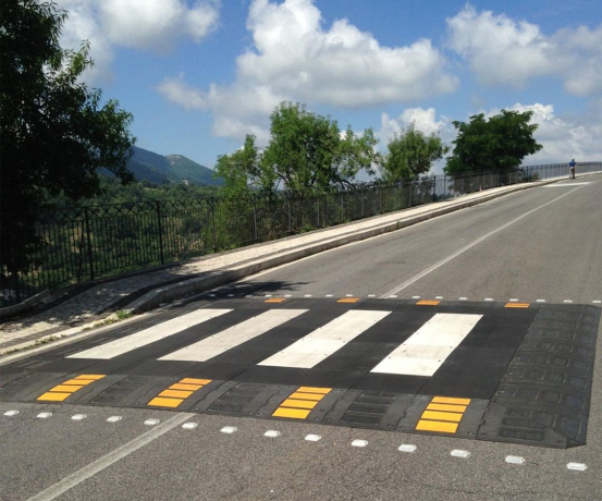 Trecere de pietoni suprainaltata, modulara, diverse dimensiuni, limitator de viteza, inaltime 7cm