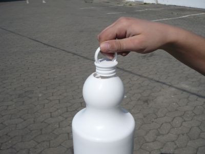 Dop alb din plastic cu filet pentru agățarea lanțului