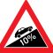 Urcare cu inclinare mare, unghi de 10%, Indicator rutier | Semn de circulatie